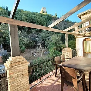 increible-terraza-privada-bajo-la-alhambra.es-andalucia.com/
