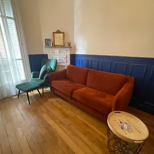 large-family-typical-parisian-appartment.fr-paris.fr/